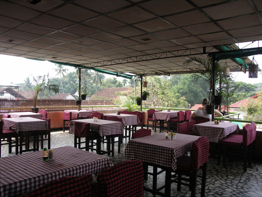 Hotel Park Avenue Kochi Restaurante foto